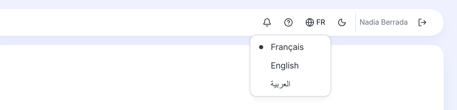 Le menu des langues ouvert depuis le globe de la barre du haut.